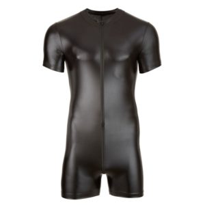 mit kleinem Stehkragen